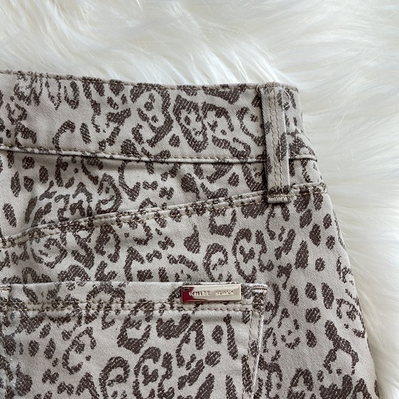 WHBM ‘The Skinny’ Mid-rise Leopard Crop Jeans - Picture 9 of 9